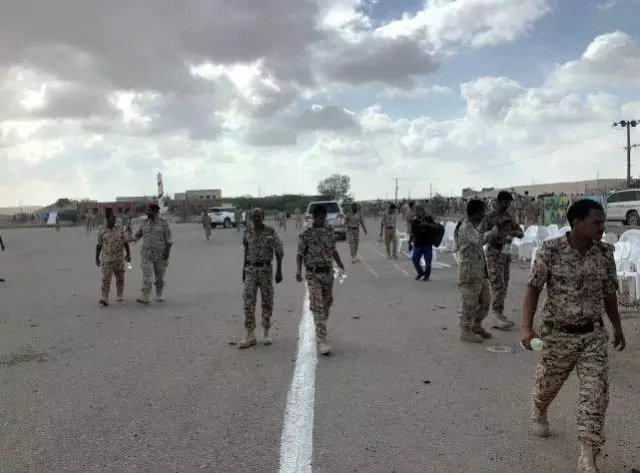 国际时事 | 无人机突袭也门最大空军基地，八千人的阅兵现场伤亡惨重