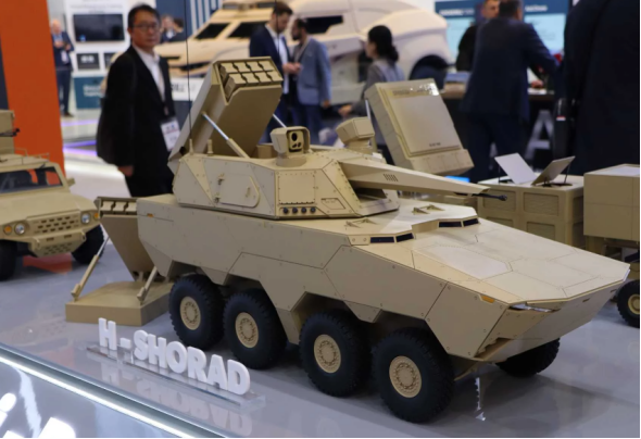 2025年阿布扎比国际防务展|韩华航空航天公司展示混合短程防空和机动反无人机系统
